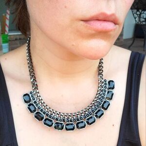 Grey-black crystal silvertoned neckless